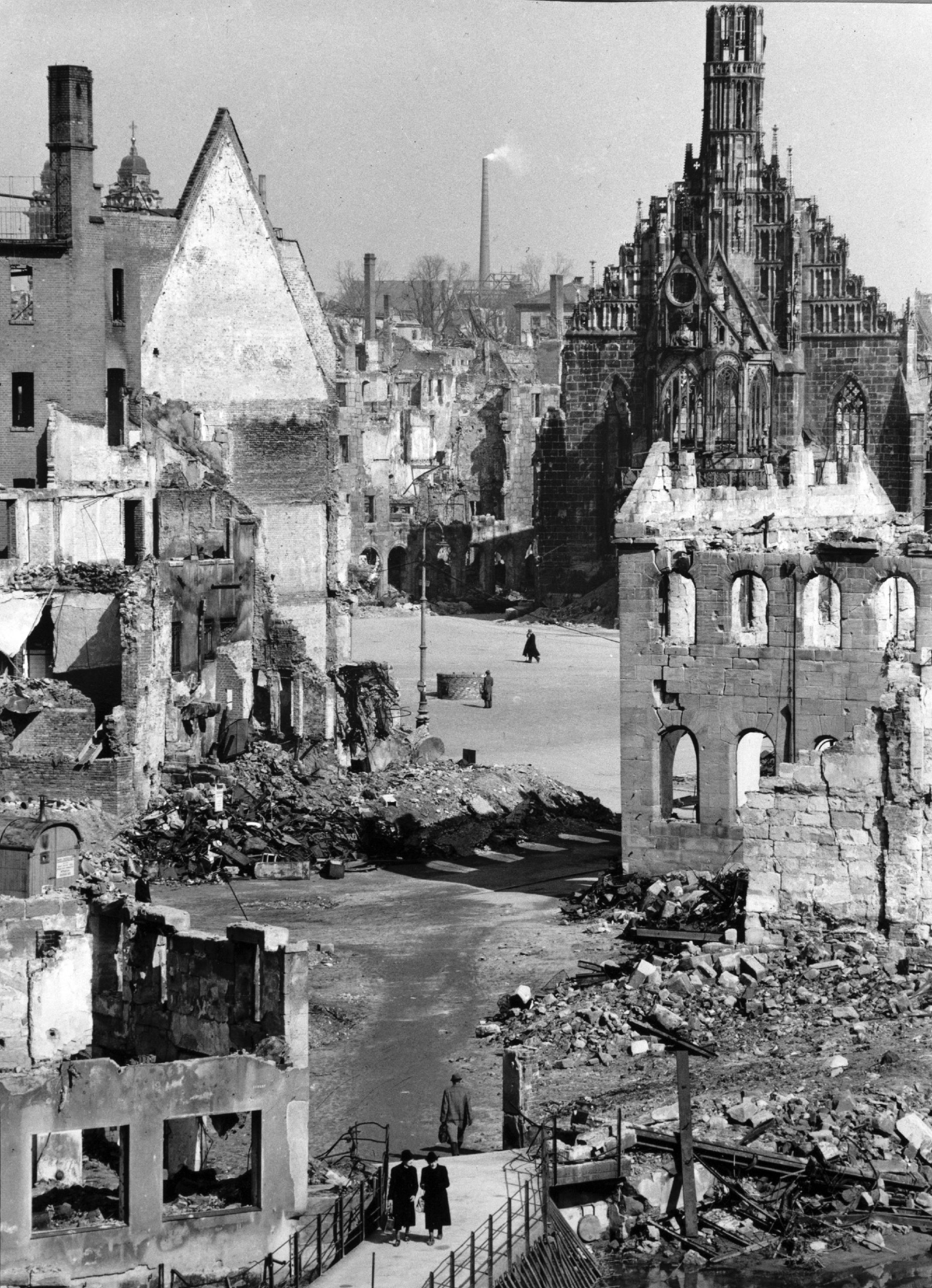 Немецкие города после войны. Нюрнберг 1945. Город Нюрнберг 1945. Руины Германии 1945. Нюрнберг после войны.