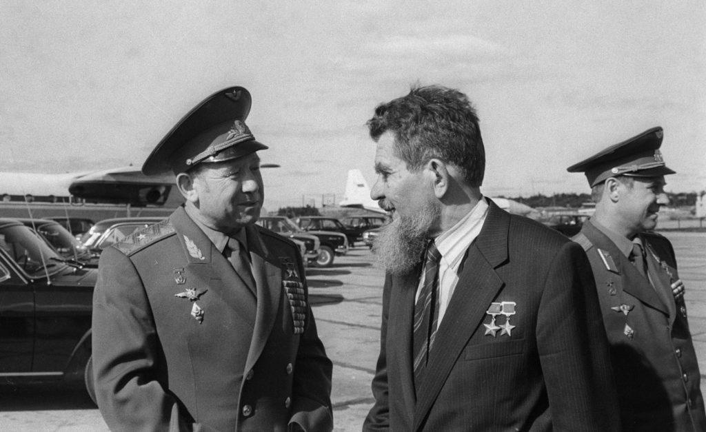 Виктор Николаевич Леонов